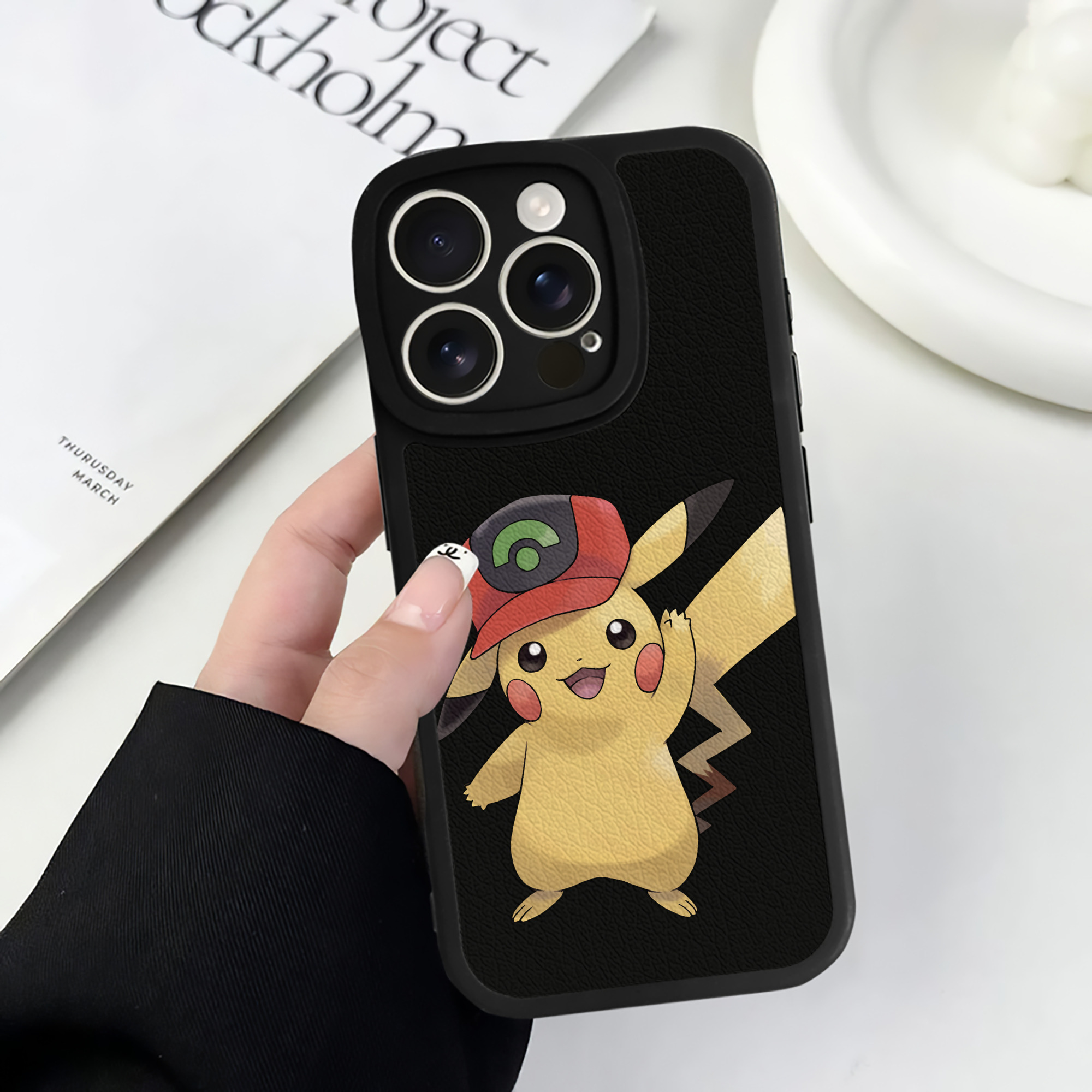 （画像用） ポケットモンスター Pokémon 【iPhone 16シリーズ対応】シリコンスマホケース（レザー調） 材質：シリコン